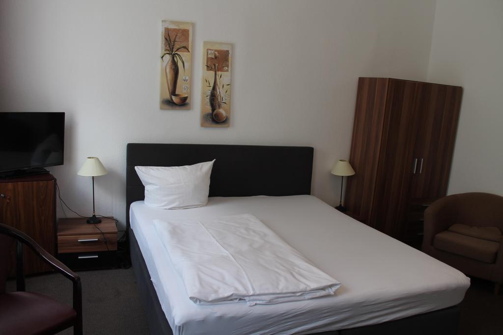 Single Room,413231013:JPEG